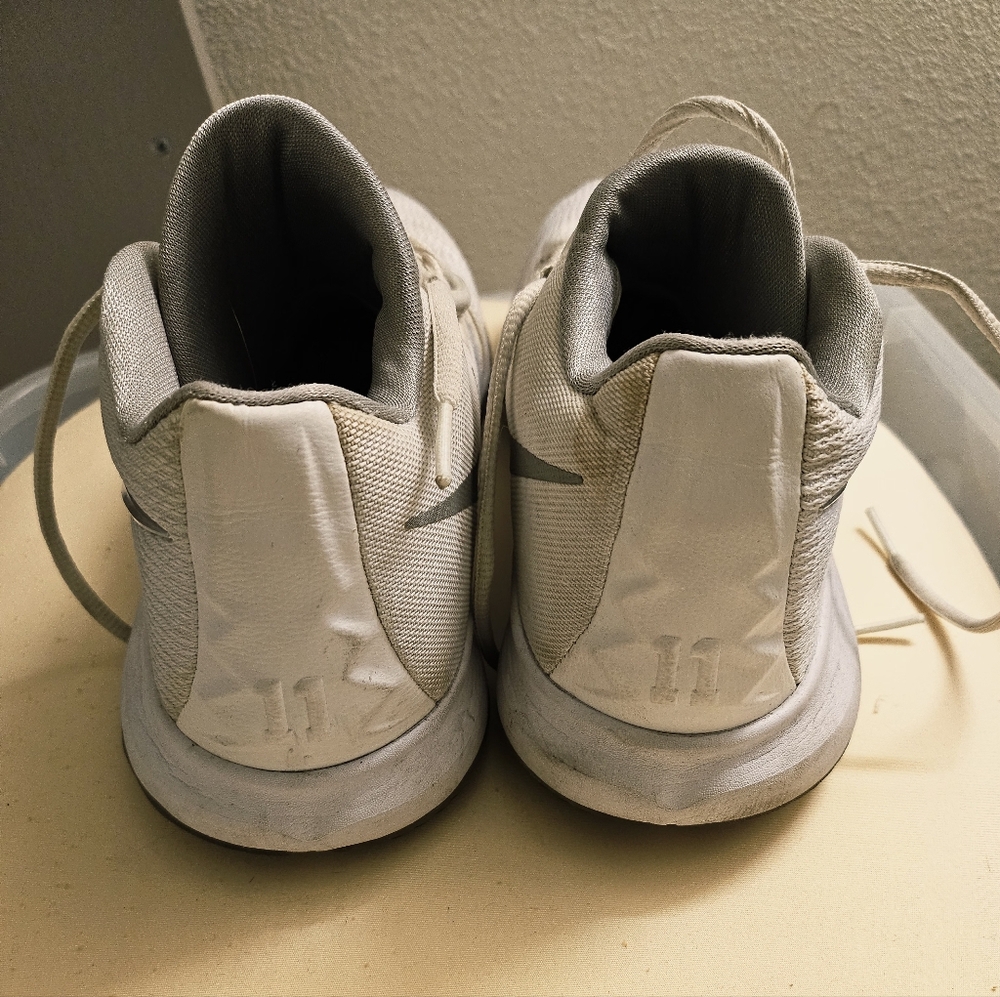 Nike Kyrie Flytrap white/metallic silver - image 3